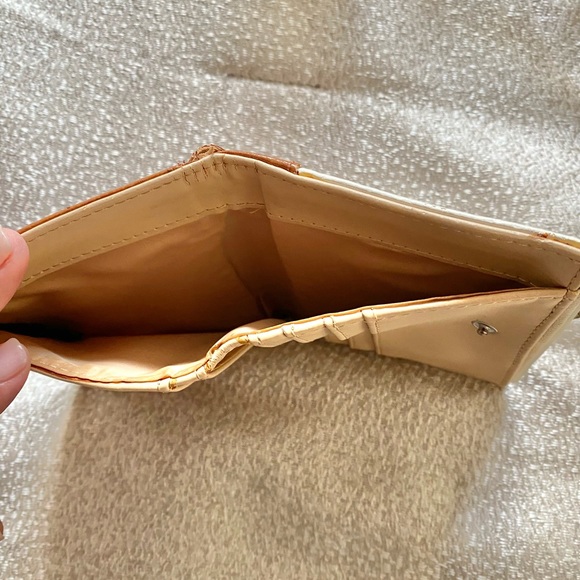 G by Guess Wallet - Picture 5 of 8